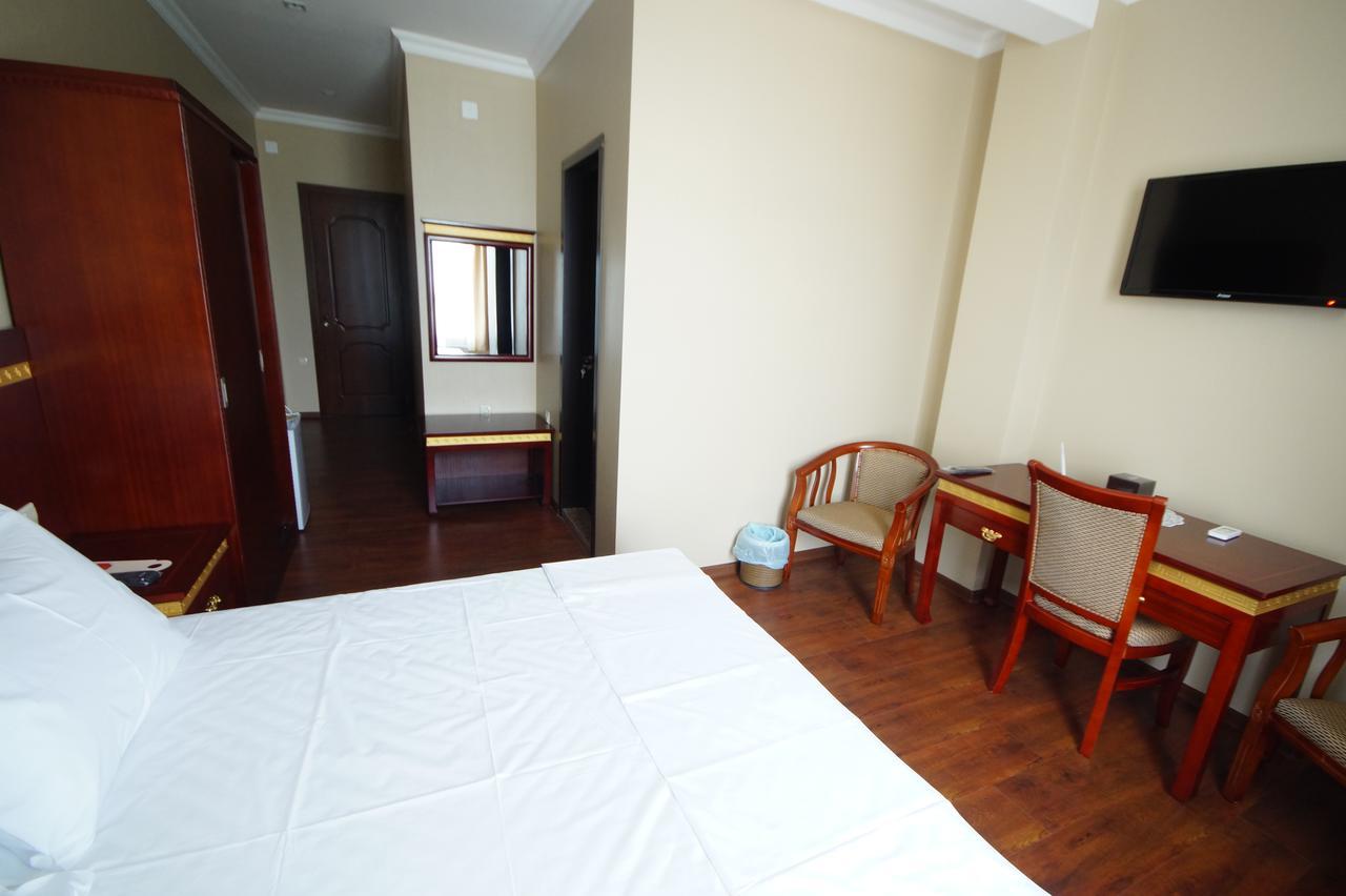 Hotel 725 Батуми Екстериор снимка