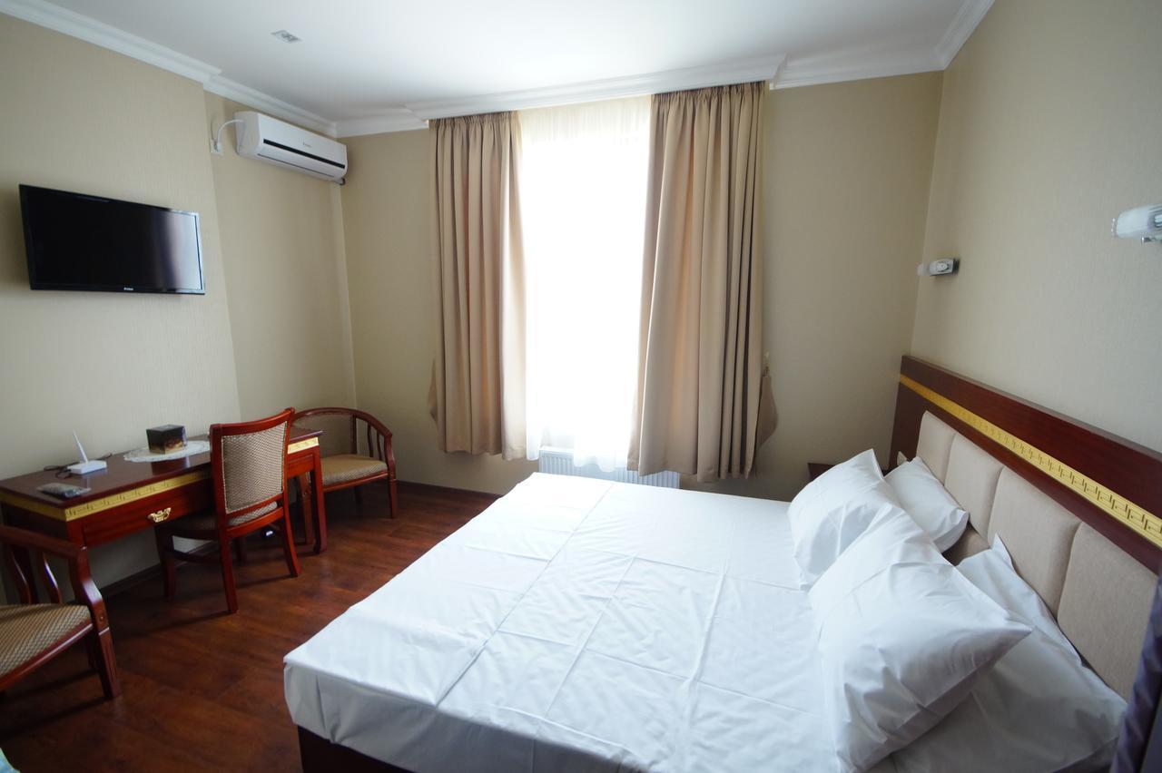 Hotel 725 Батуми Екстериор снимка
