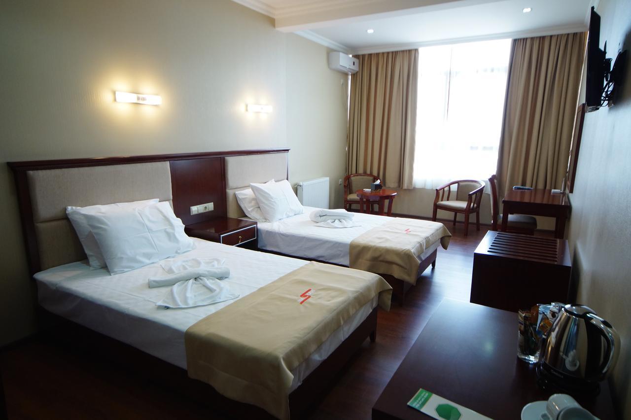 Hotel 725 Батуми Екстериор снимка