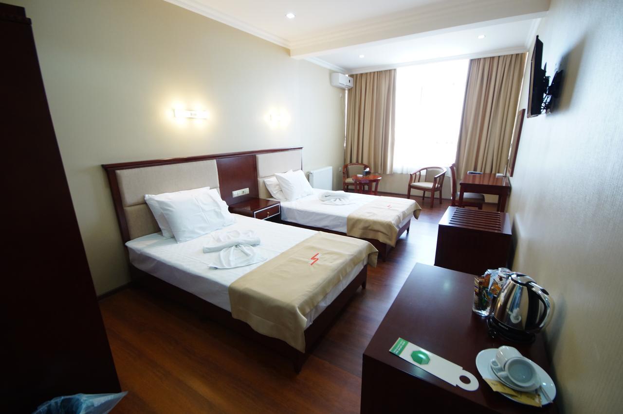 Hotel 725 Батуми Екстериор снимка