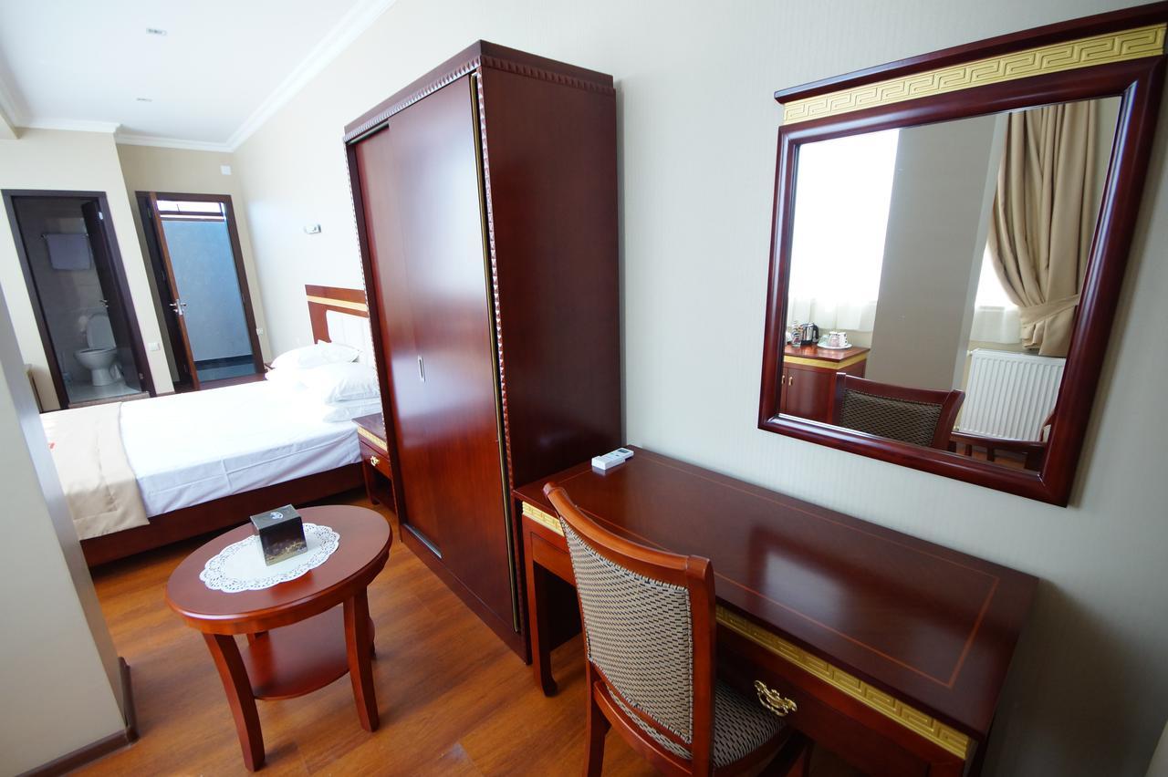 Hotel 725 Батуми Екстериор снимка